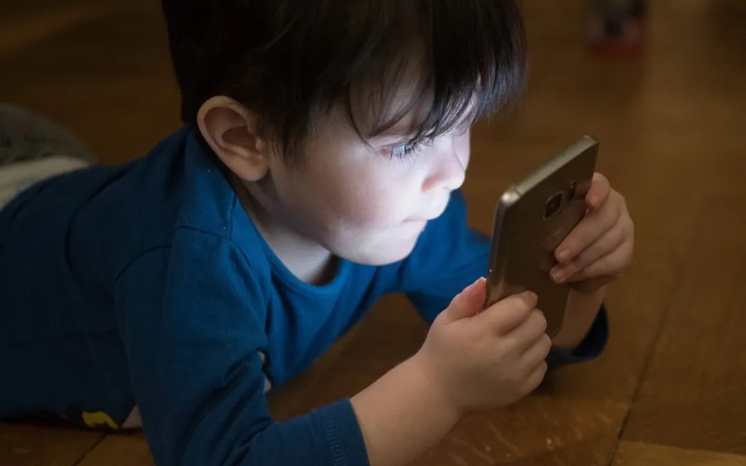 如何让孩子更聪明地对待科技？| 给父母的5个实用贴士